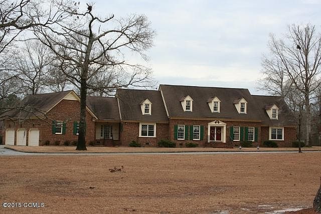 Semi circular drive on 3 ac.