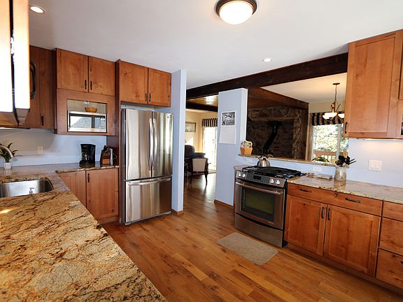 4th image of 1375 Browning Ave