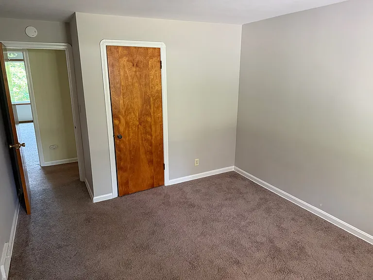 511 E Royalton Rd — Photo 15