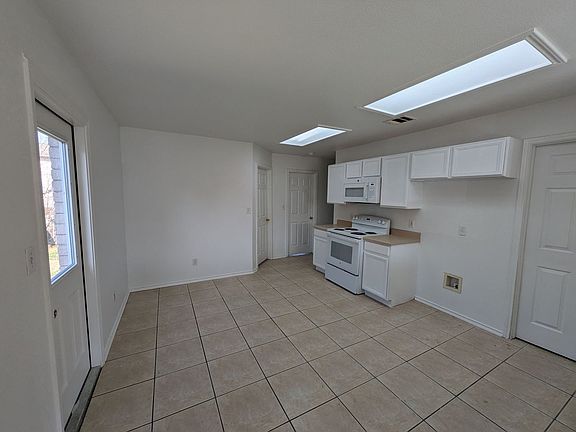 3rd image of 3010 Pine Valley Dr Unit 1