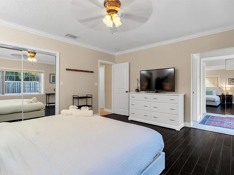 3221 Seaward Dr — Photo 32