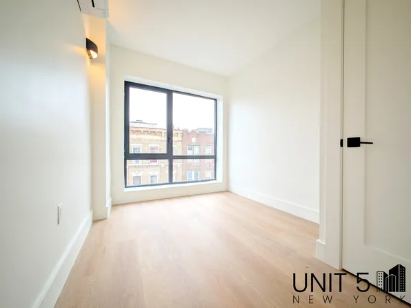 1312 Lincoln Place image 7 of 11