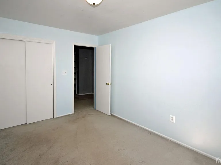 48 Astor Ct — Photo 18