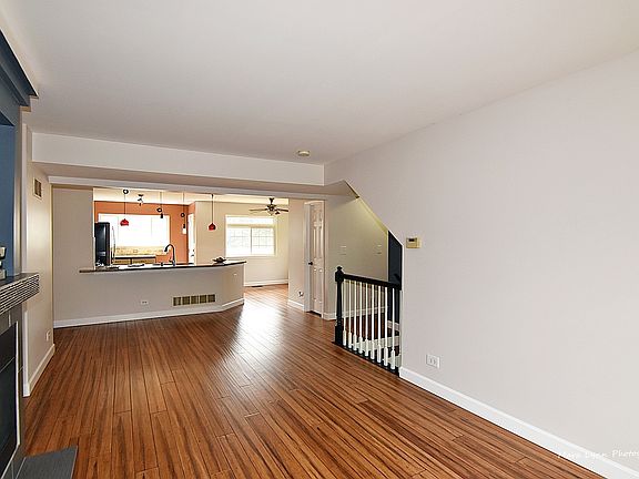5th image of 435 E Willow St #435