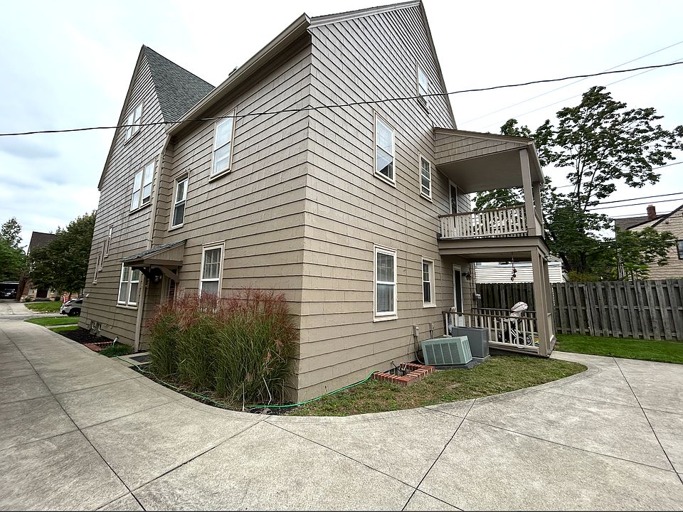 This apartment has access to the bottom porch through a door in one of the bedrooms.