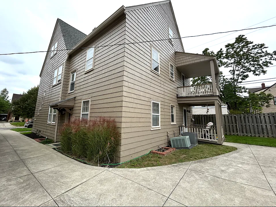 This apartment has access to the bottom porch through a door in one of the bedrooms.