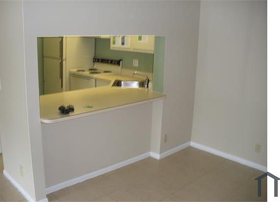 3rd image of 208 Foxtail Dr APT E1