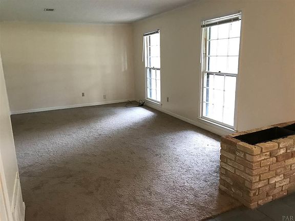 3rd image of 2912 Glenn St