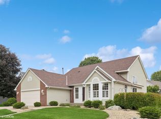 8496 Brewster Ave, Inver Grove Heights, MN 55076