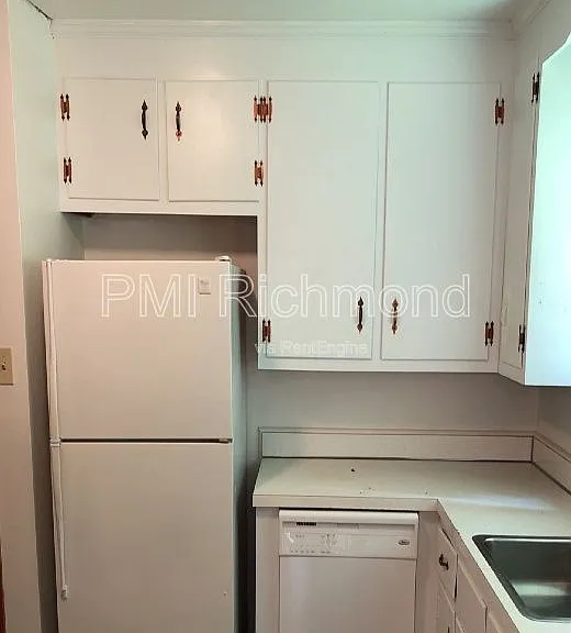 8010 Sycamore Ln — Photo 10