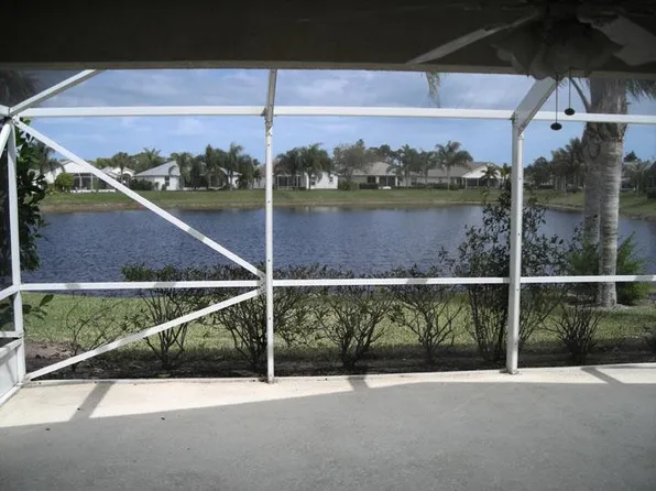 682 Collier Lake Cir, Sebastian, FL 32958