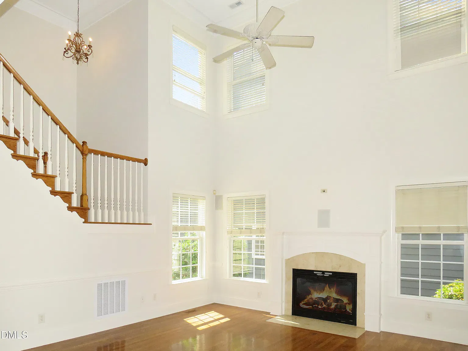 3 bed, 2.5 bath, 3058 sqft, $2,295 — Photo 3