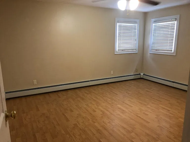 962 Plainfield St — Photo 15
