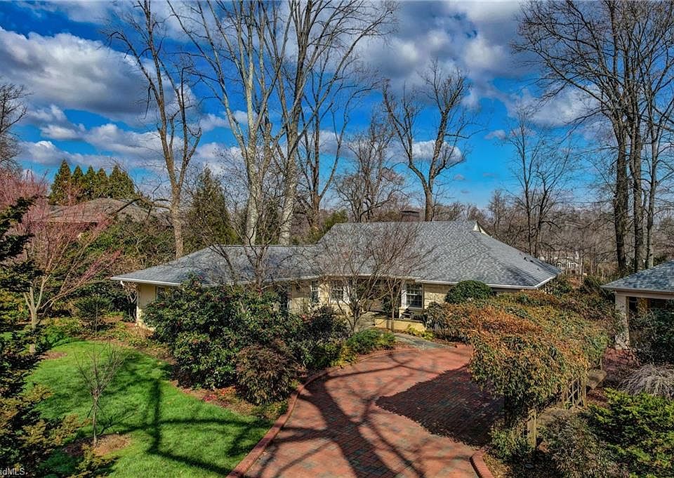 1st image of 202 Kemp Rd W