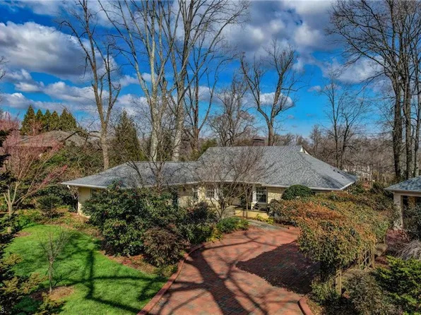 202 Kemp Rd W, Greensboro, NC 27410