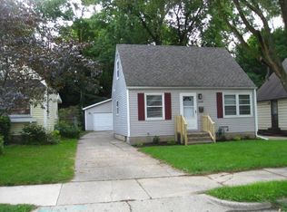 2248 Riverside Dr NE, Grand Rapids, MI 49505