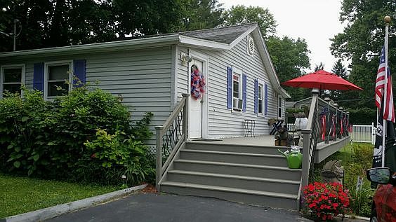 1st image of 7 Woodland Dr