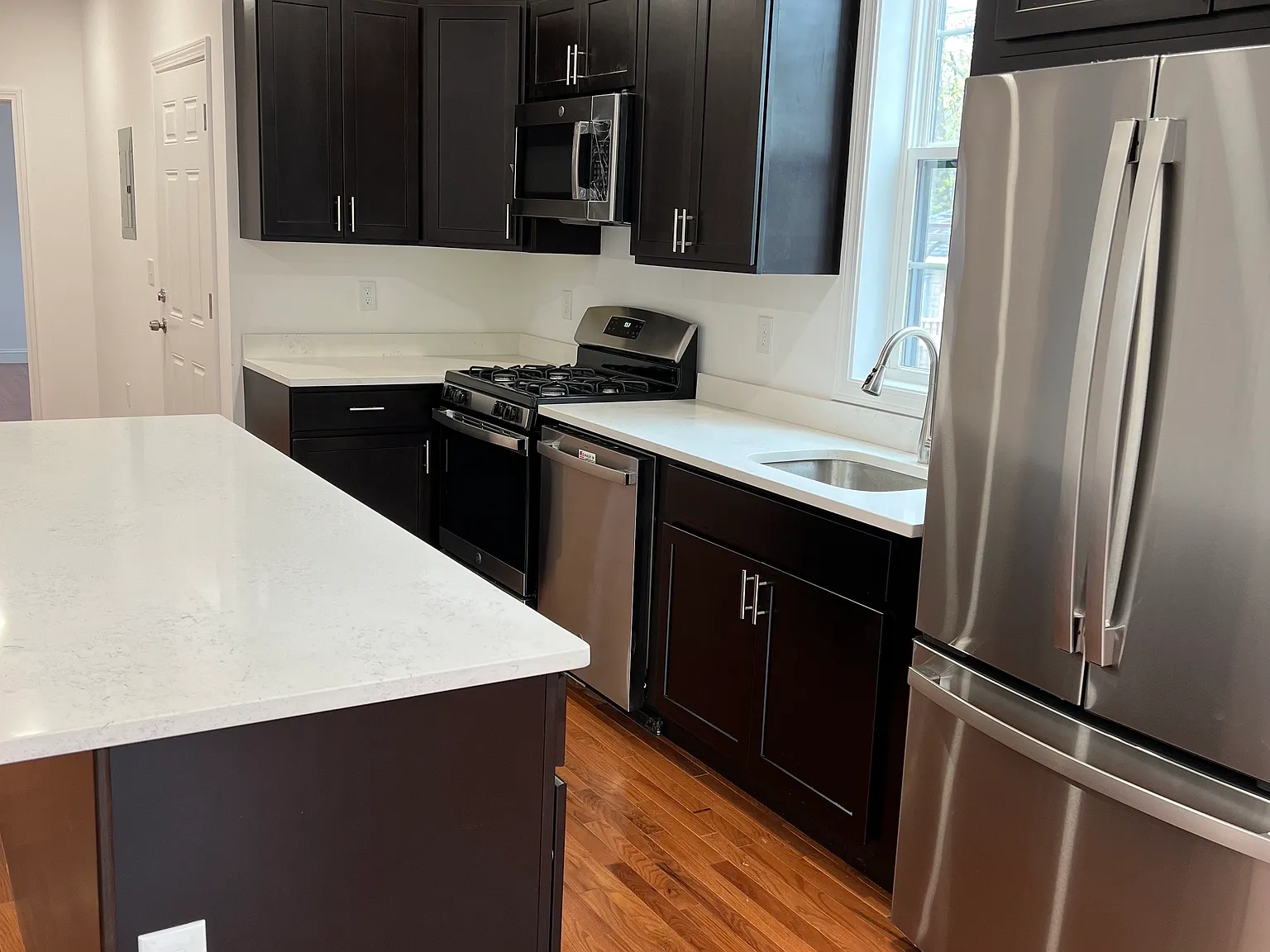 4 bed, 1600 sqft, $3,300 — Photo 3