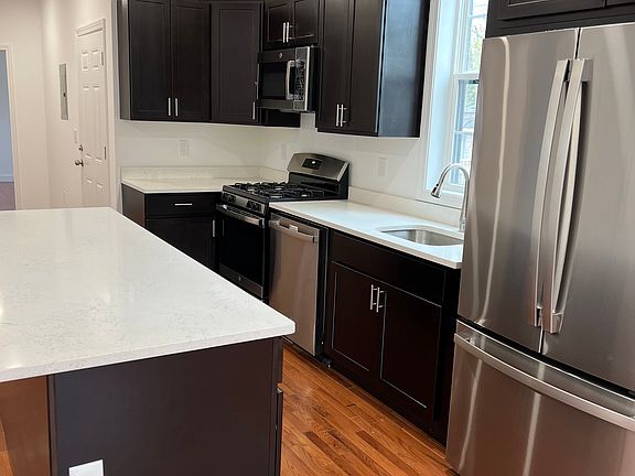 3rd image of 220 Carleton St #1
