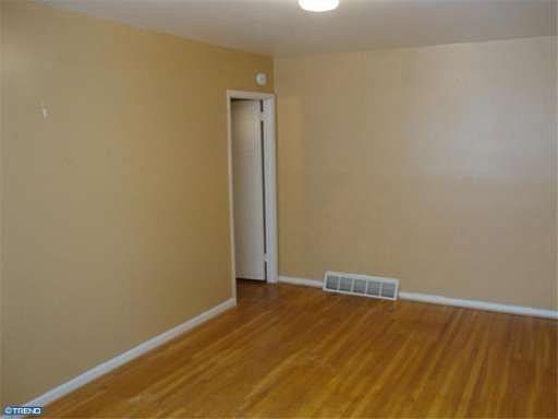 4th image of 746 Kentwood St