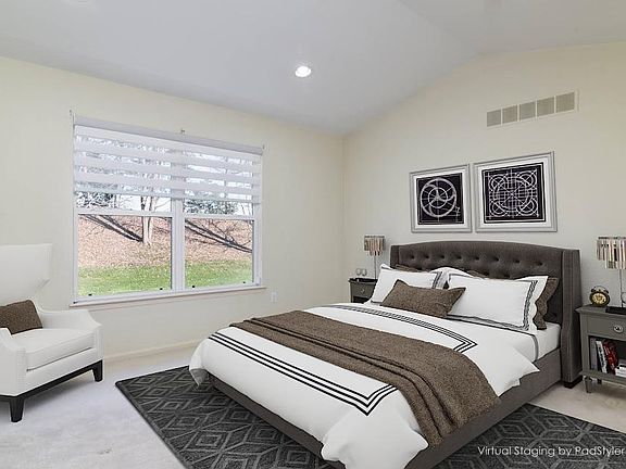 4th image of 369 Woodhaven Dr