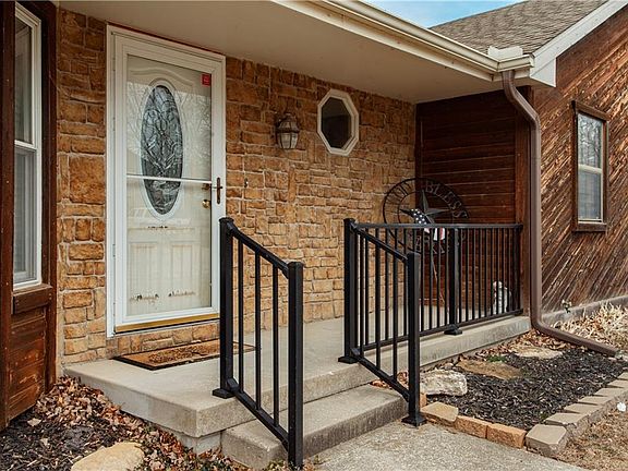 4th image of 3403 NW Shannon Ct