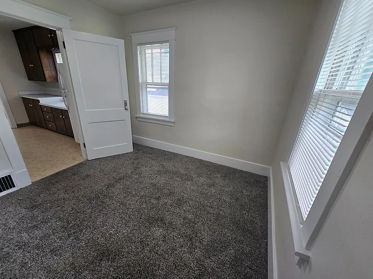 1109 Dousman St — Photo 12