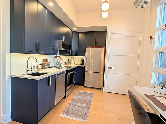 4th image of 101 Pinhey St #304