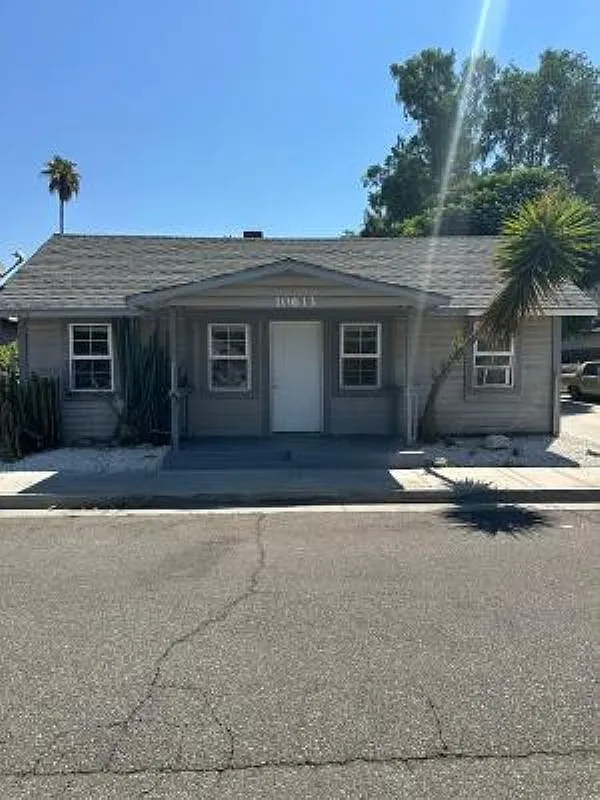 3 bed, 851 sqft, $2,537 — Photo 1