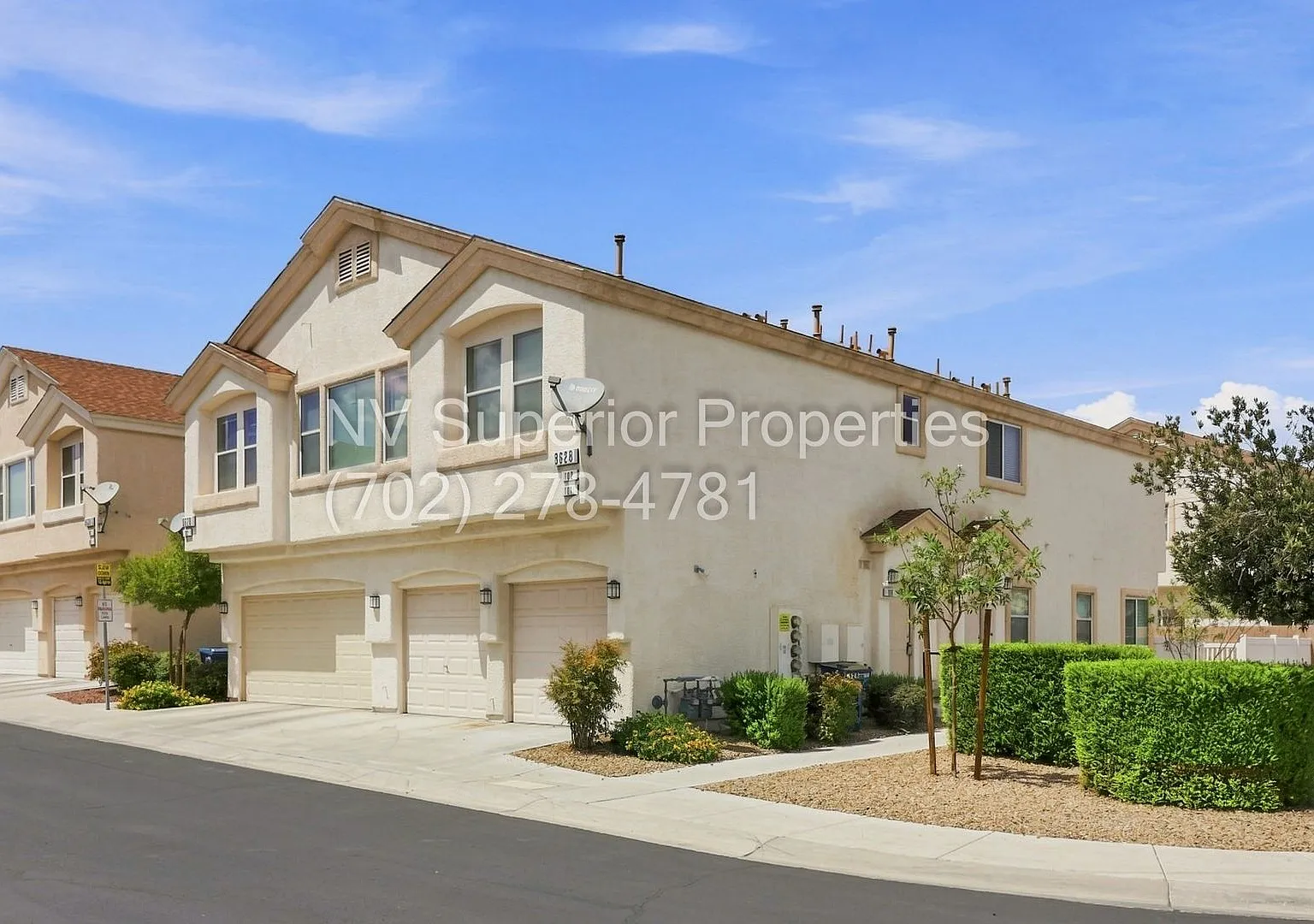 SW!! Mountains Edge Gated Community Pool & Park!! 1 car Garage!! Upgrader front loading Washer an... — Photo 2