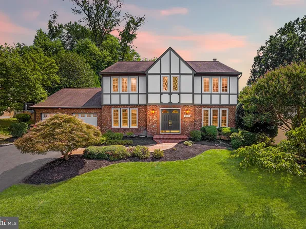 9509 Liberty Tree Ln, Vienna, VA 22182