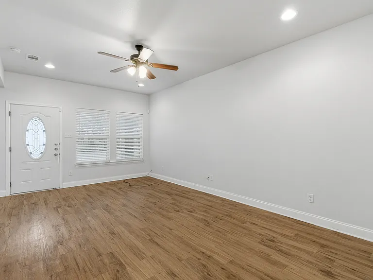 4805 Pickett — Photo 2