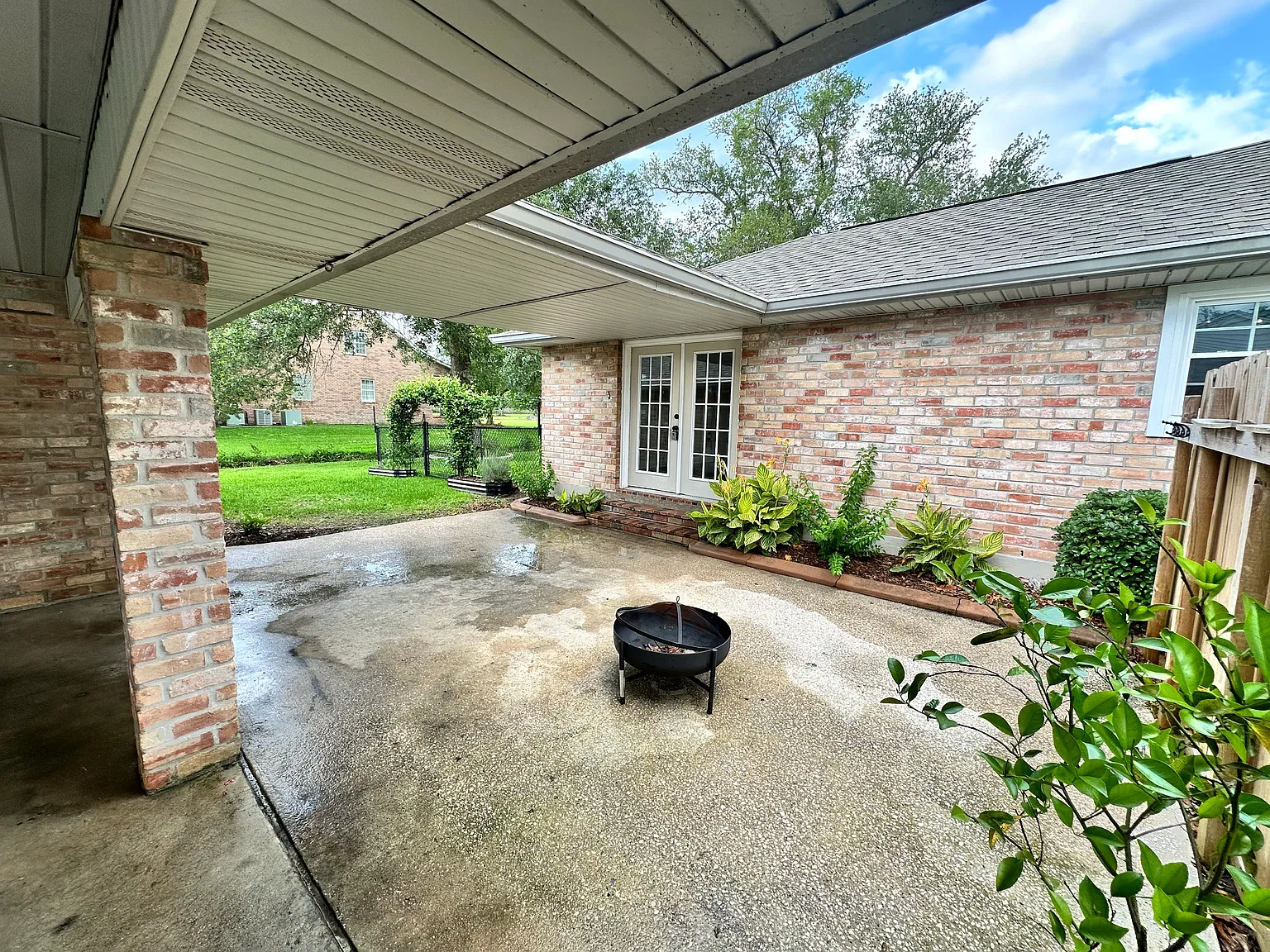 168 Sarah Victoria Dr — Photo 2