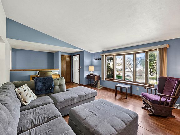 5th image of 502 Sager St