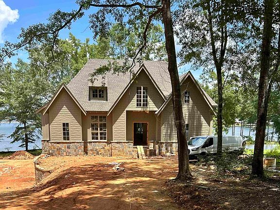 2nd image of 105 Rivercrest Ln
