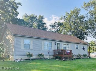 343 Bates Ln, Monroe, MI 48162