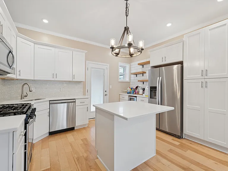 2809 W Jefferson St — Photo 6