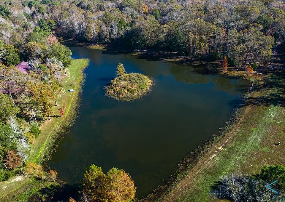 1st image of 10 Lakeside Dr