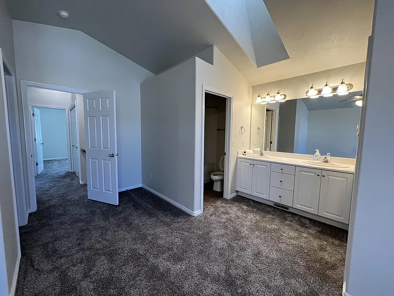 202 E White Spruce Cv — Photo 15