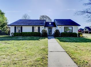 8629 Willow Springs Ct, Broken Arrow, OK 74011