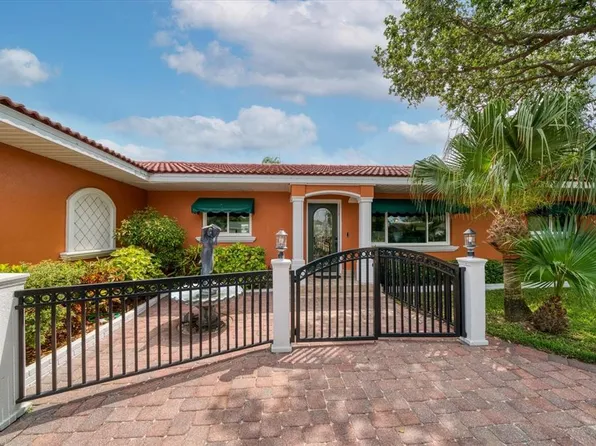 2205 Bayshore Dr, Belleair Beach, FL 33786