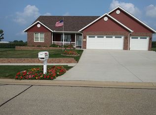 5 Cobblestone Ave, Carlock, IL 61725