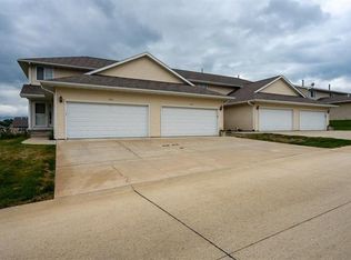3727 Stoney Point Rd SW, Cedar Rapids, IA 52404