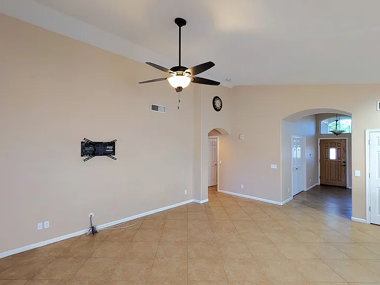 929 N Quail Ln — Photo 7