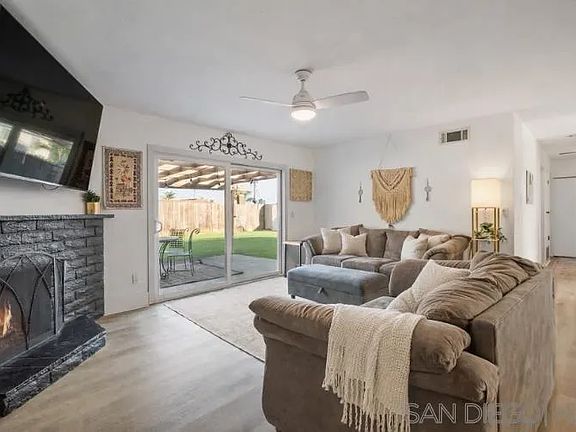 4th image of 436 W Redondo Dr