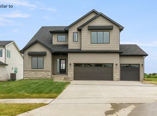 3831 NW Reinhart Dr, Ankeny, IA 50023