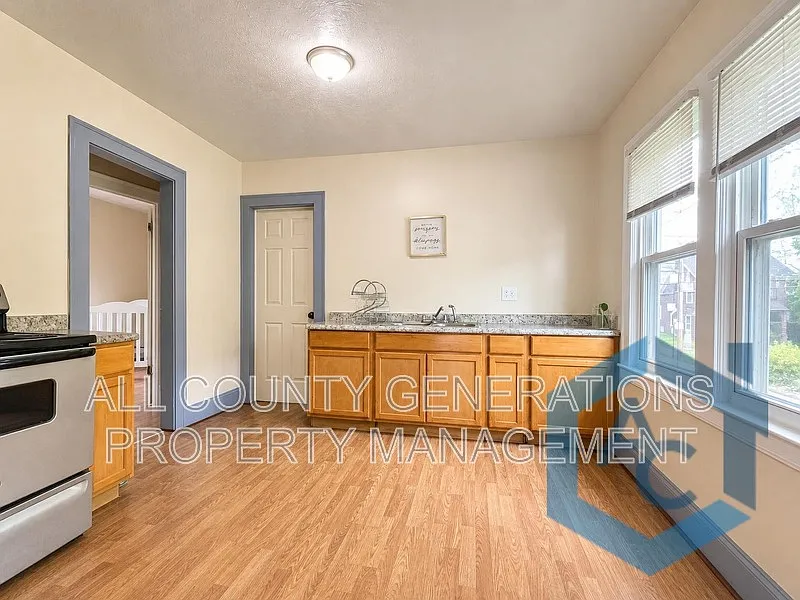 2 bed, 1.0 bath, $950 — Photo 3