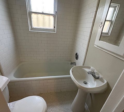 4th image of 2932 Juniper St #2932