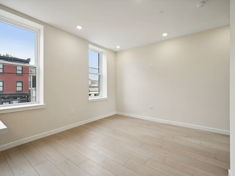 2614 W Girard Ave #B — Photo 7