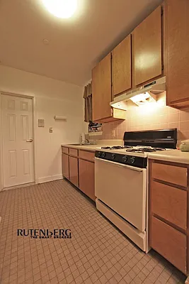 Sold by R New York | media 9